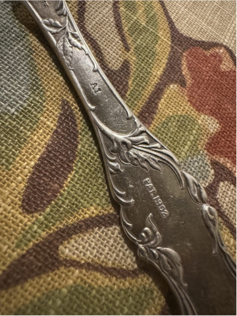 Antique 1835 R Wallace HIBISCUS Silverplate Master Butter Knife P - Picture 5 of 5